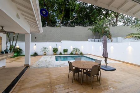 Casa de condomínio à venda com 365m², 4 quartos e 2 vagasQuintal com piscina