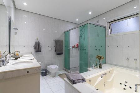 Casa de condomínio à venda com 365m², 4 quartos e 2 vagasBanheiro da suíte 1