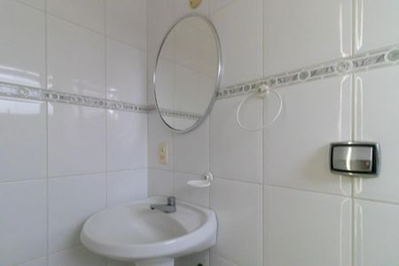 Casa de condomínio à venda com 365m², 4 quartos e 2 vagasBanheiro de serviço