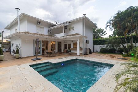 Casa de condomínio à venda com 365m², 4 quartos e 2 vagasQuintal com piscina