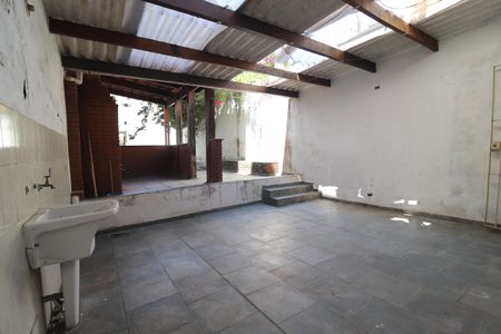 Casa à venda com 301m², 2 quartos e 4 vagasQuintal