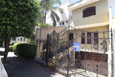 Casa à venda com 301m², 2 quartos e 4 vagasFachada