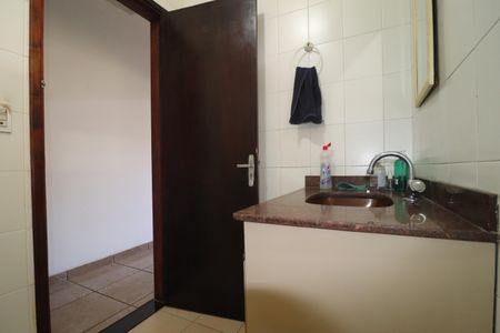 Casa à venda com 301m², 2 quartos e 4 vagasBanheiro 2