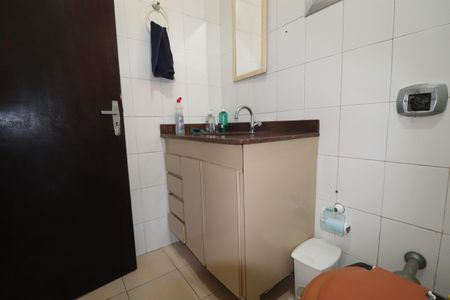 Casa à venda com 301m², 2 quartos e 4 vagasBanheiro 2