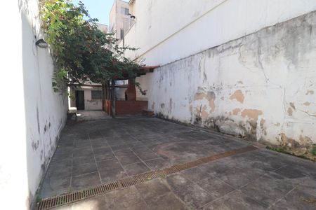 Casa à venda com 301m², 2 quartos e 4 vagasQuintal