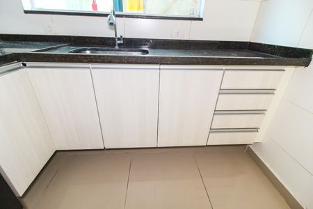 Casa de condomínio à venda com 65m², 2 quartos e 1 vaga Casa de condomínio à venda com 65m², 2 quartos e 1 vagaCozinha