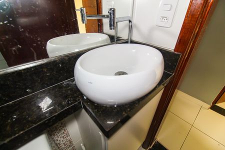 Casa de condomínio à venda com 65m², 2 quartos e 1 vaga Casa de condomínio à venda com 65m², 2 quartos e 1 vagaBanheiro