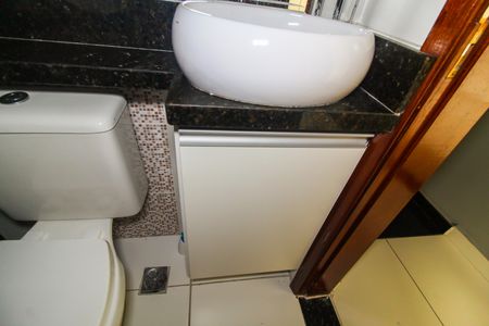 Casa de condomínio à venda com 65m², 2 quartos e 1 vaga Casa de condomínio à venda com 65m², 2 quartos e 1 vagaBanheiro