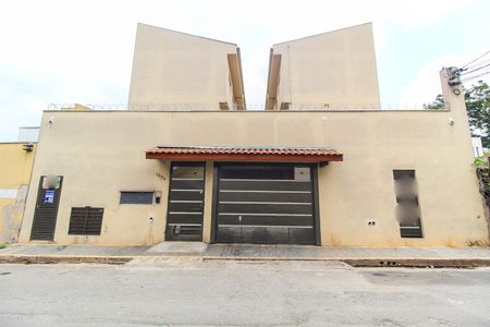 Casa de condomínio à venda com 65m², 2 quartos e 1 vaga Casa de condomínio à venda com 65m², 2 quartos e 1 vagaFachada e Plaquinha
