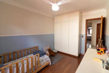 Casa à venda com 332m², 4 quartos e 4 vagas Casa à venda com 332m², 4 quartos e 4 vagasQuarto 2