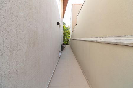 Casa à venda com 332m², 4 quartos e 4 vagas Casa à venda com 332m², 4 quartos e 4 vagasCorredor
