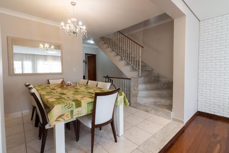 Casa à venda com 332m², 4 quartos e 4 vagas Casa à venda com 332m², 4 quartos e 4 vagasSala de Jantar