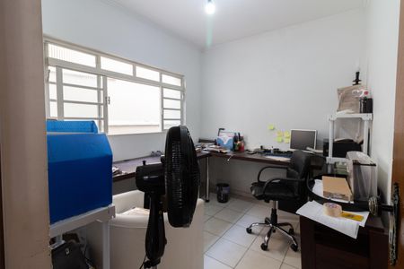 Casa à venda com 332m², 4 quartos e 4 vagas Casa à venda com 332m², 4 quartos e 4 vagasEscritório