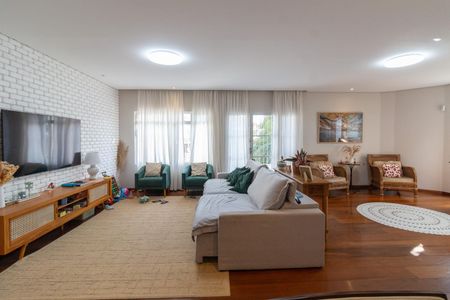 Casa à venda com 332m², 4 quartos e 4 vagas Casa à venda com 332m², 4 quartos e 4 vagasSala