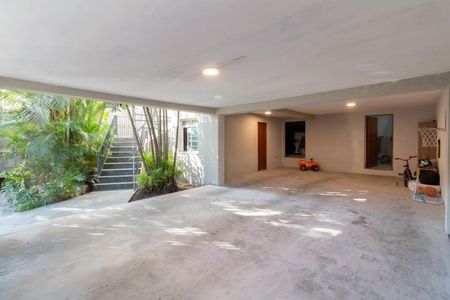 Casa à venda com 332m², 4 quartos e 4 vagas Casa à venda com 332m², 4 quartos e 4 vagasGaragem