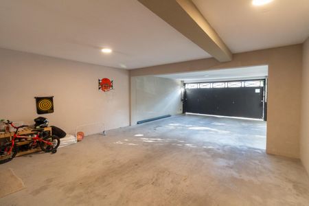 Casa à venda com 332m², 4 quartos e 4 vagas Casa à venda com 332m², 4 quartos e 4 vagasGaragem