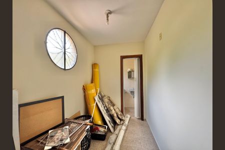 Casa de condomínio à venda com 190m², 3 quartos e 2 vagasÁrea de Serviço - Quarto