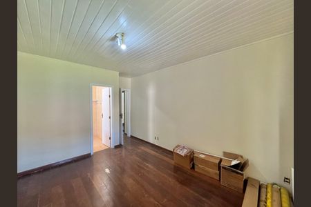 Casa de condomínio à venda com 190m², 3 quartos e 2 vagasSuíte