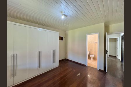 Casa de condomínio à venda com 190m², 3 quartos e 2 vagasSuíte