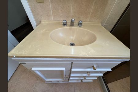 Casa de condomínio à venda com 190m², 3 quartos e 2 vagasSuíte - Banheiro