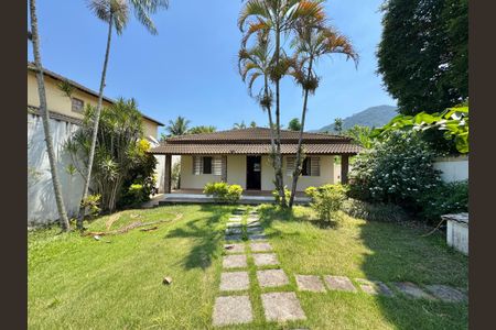 Casa de condomínio à venda com 190m², 3 quartos e 2 vagasÁrea externa