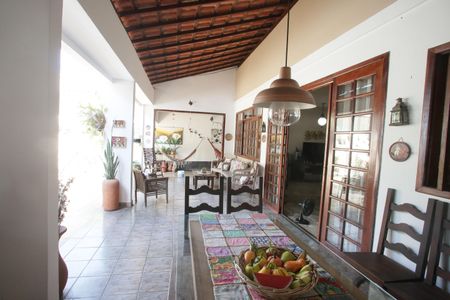 Casa à venda com 564m², 4 quartos e 3 vagas Casa à venda com 564m², 4 quartos e 3 vagasÁrea Gourmet