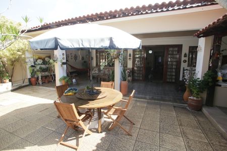 Casa à venda com 564m², 4 quartos e 3 vagas Casa à venda com 564m², 4 quartos e 3 vagasÁrea da Piscina