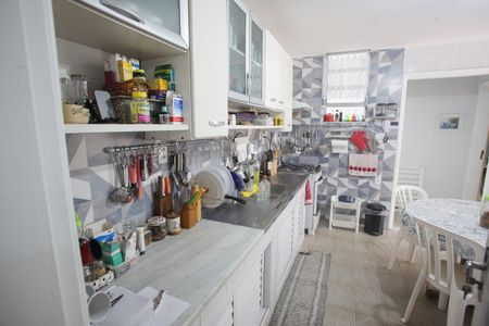 Casa à venda com 564m², 4 quartos e 3 vagas Casa à venda com 564m², 4 quartos e 3 vagasCozinha