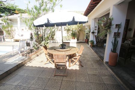 Casa à venda com 564m², 4 quartos e 3 vagas Casa à venda com 564m², 4 quartos e 3 vagasÁrea da Piscina