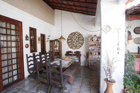 Casa à venda com 564m², 4 quartos e 3 vagas Casa à venda com 564m², 4 quartos e 3 vagasÁrea Gourmet