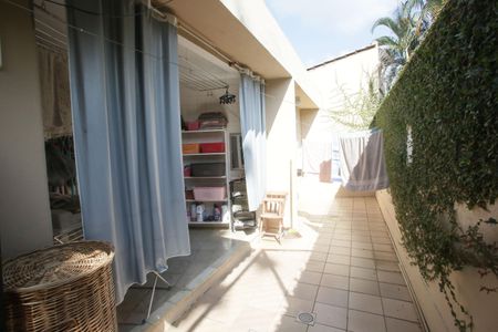 Casa à venda com 564m², 4 quartos e 3 vagas Casa à venda com 564m², 4 quartos e 3 vagasÁrea de Serviço