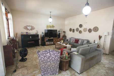 Casa à venda com 564m², 4 quartos e 3 vagas Casa à venda com 564m², 4 quartos e 3 vagasSala de Estar