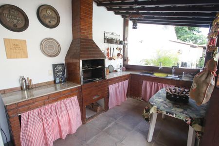 Casa à venda com 564m², 4 quartos e 3 vagas Casa à venda com 564m², 4 quartos e 3 vagasÁrea Gourmet - Churrasqueira