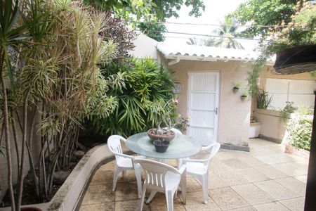 Casa à venda com 564m², 4 quartos e 3 vagas Casa à venda com 564m², 4 quartos e 3 vagasJardim de Entrada