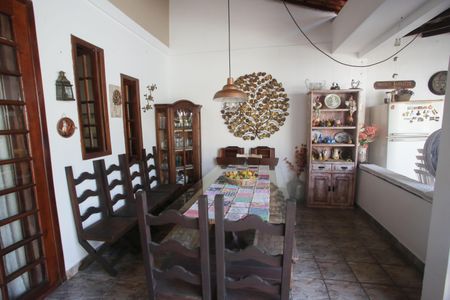 Casa à venda com 564m², 4 quartos e 3 vagas Casa à venda com 564m², 4 quartos e 3 vagasÁrea Gourmet