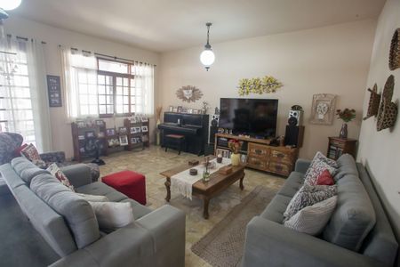 Casa à venda com 564m², 4 quartos e 3 vagas Casa à venda com 564m², 4 quartos e 3 vagasSala de Estar