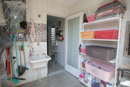 Casa à venda com 564m², 4 quartos e 3 vagas Casa à venda com 564m², 4 quartos e 3 vagasÁrea de Serviço