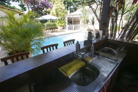 Casa à venda com 564m², 4 quartos e 3 vagas Casa à venda com 564m², 4 quartos e 3 vagasÁrea Gourmet - Churrasqueira