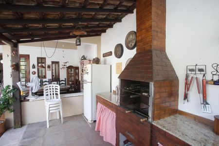 Casa à venda com 564m², 4 quartos e 3 vagas Casa à venda com 564m², 4 quartos e 3 vagasÁrea Gourmet - Churrasqueira