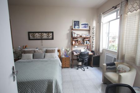 Casa à venda com 564m², 4 quartos e 3 vagas Casa à venda com 564m², 4 quartos e 3 vagasQuarto 1