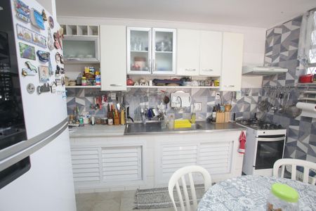 Casa à venda com 564m², 4 quartos e 3 vagas Casa à venda com 564m², 4 quartos e 3 vagasCozinha