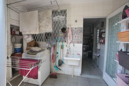 Casa à venda com 564m², 4 quartos e 3 vagas Casa à venda com 564m², 4 quartos e 3 vagasÁrea de Serviço