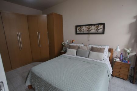 Casa à venda com 564m², 4 quartos e 3 vagas Casa à venda com 564m², 4 quartos e 3 vagasQuarto 1