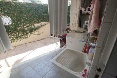 Casa à venda com 564m², 4 quartos e 3 vagas Casa à venda com 564m², 4 quartos e 3 vagasÁrea de Serviço