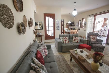 Casa à venda com 564m², 4 quartos e 3 vagas Casa à venda com 564m², 4 quartos e 3 vagasSala de Estar