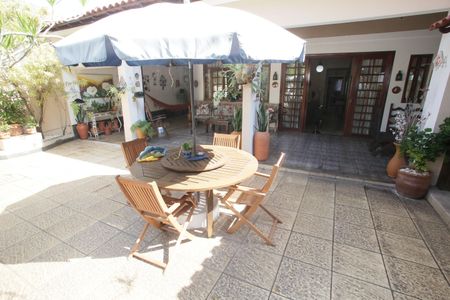 Casa à venda com 564m², 4 quartos e 3 vagas Casa à venda com 564m², 4 quartos e 3 vagasÁrea da Piscina