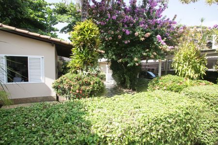 Casa à venda com 564m², 4 quartos e 3 vagas Casa à venda com 564m², 4 quartos e 3 vagasJardim