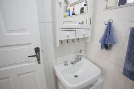 Casa à venda com 564m², 4 quartos e 3 vagas Casa à venda com 564m², 4 quartos e 3 vagasBanheiro da Suíte 2