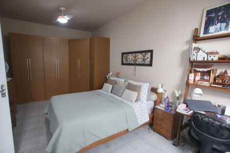 Casa à venda com 564m², 4 quartos e 3 vagas Casa à venda com 564m², 4 quartos e 3 vagasQuarto 1