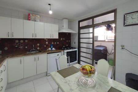 Apartamento à venda com 180m², 4 quartos e 2 vagas Apartamento à venda com 180m², 4 quartos e 2 vagasCozinha